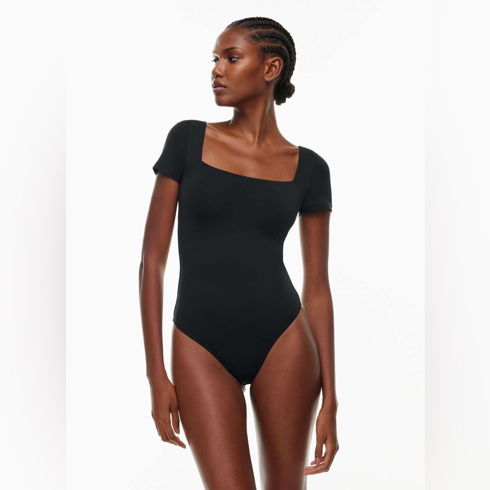Aritzia babaton contour square neck